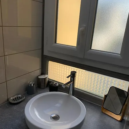 Classe 2 Etoiles Avec Entree Face A La Dans Immeuble Belle Epoque Apartament