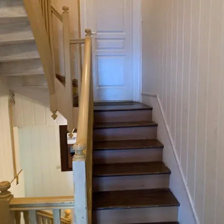 Classe 2 Etoiles Avec Entree Face A La Dans Immeuble Belle Epoque