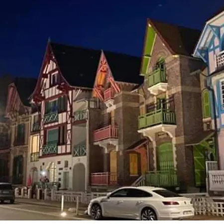Classe 2 Etoiles Avec Entree Face A La Dans Immeuble Belle Epoque
