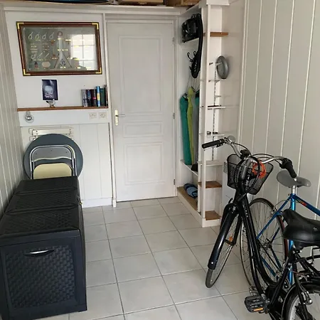 Classe 2 Etoiles Avec Entree Face A La Dans Immeuble Belle Epoque Appartement