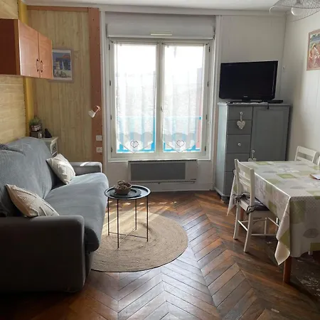 Classe 2 Etoiles Avec Entree Face A La Dans Immeuble Belle Epoque